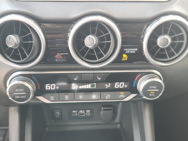 Used 2025 Nissan Sentra SR FWD image 17
