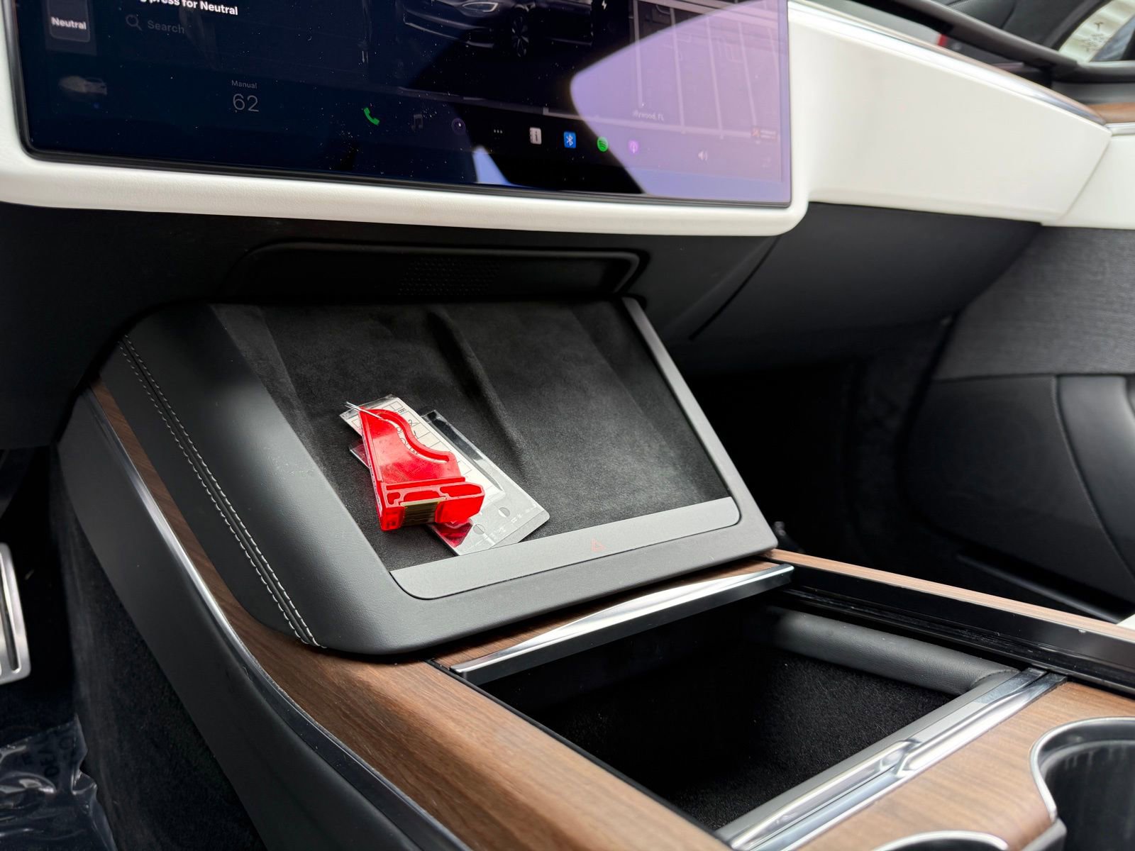 Used 2024 Tesla Model S image 24