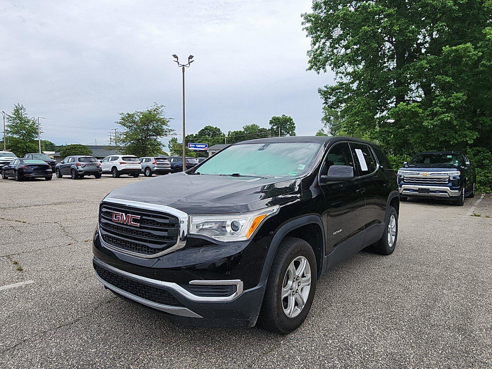 Used 2017 GMC Acadia SLE FWD image 1