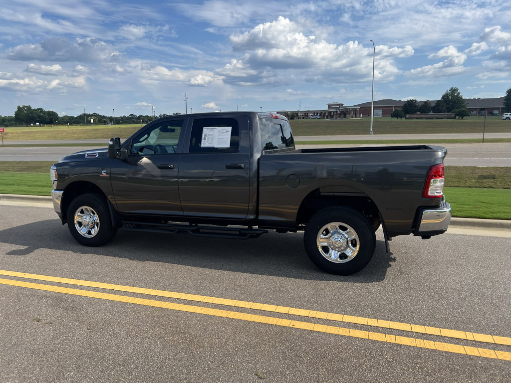Used 2024 RAM 2500 Tradesman w/ Chrome Appearance Group AWD/4WD image 9