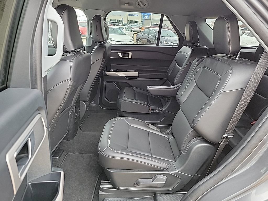 Used 2023 Ford Explorer XLT w/ Equipment Group 202A image 10
