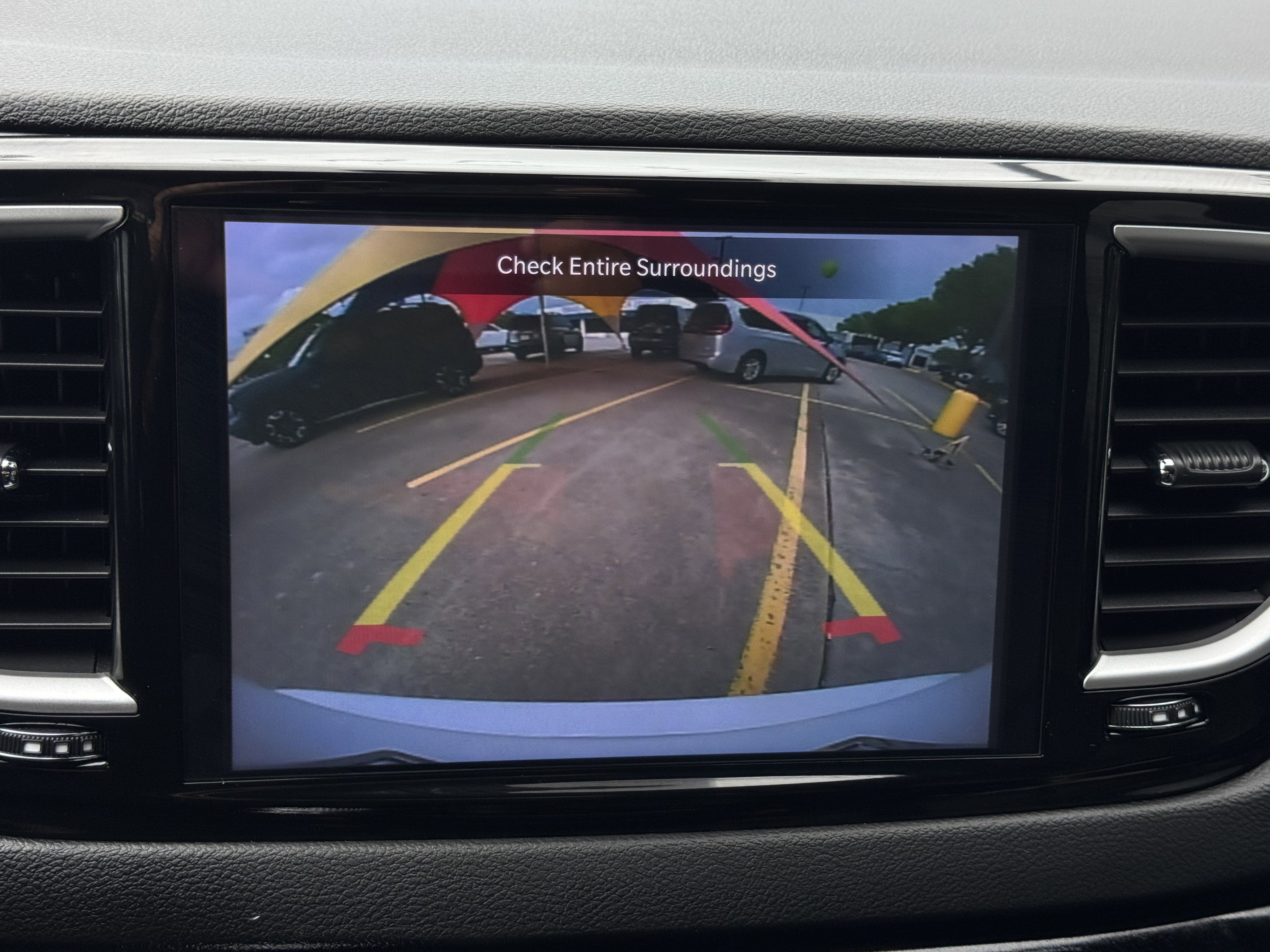 Used 2025 Chrysler Pacifica Select image 24