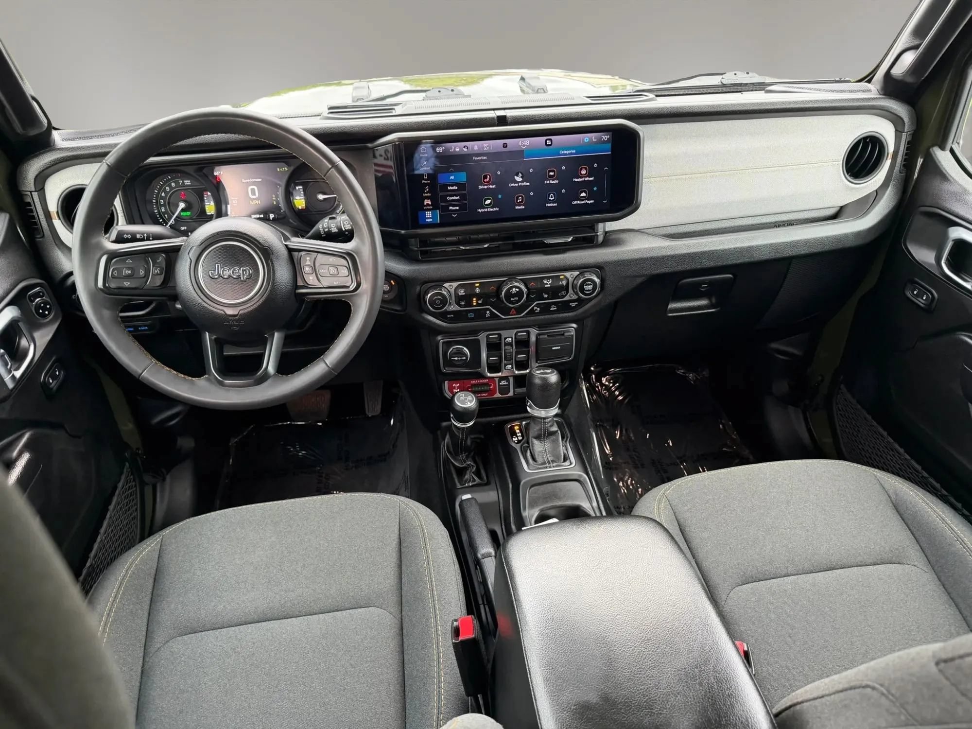 Used 2024 Jeep Wrangler Unlimited AWD/4WD image 3