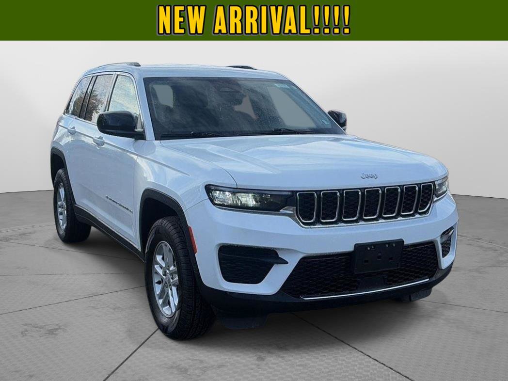 Used 2023 Jeep Grand Cherokee Laredo AWD/4WD image 1