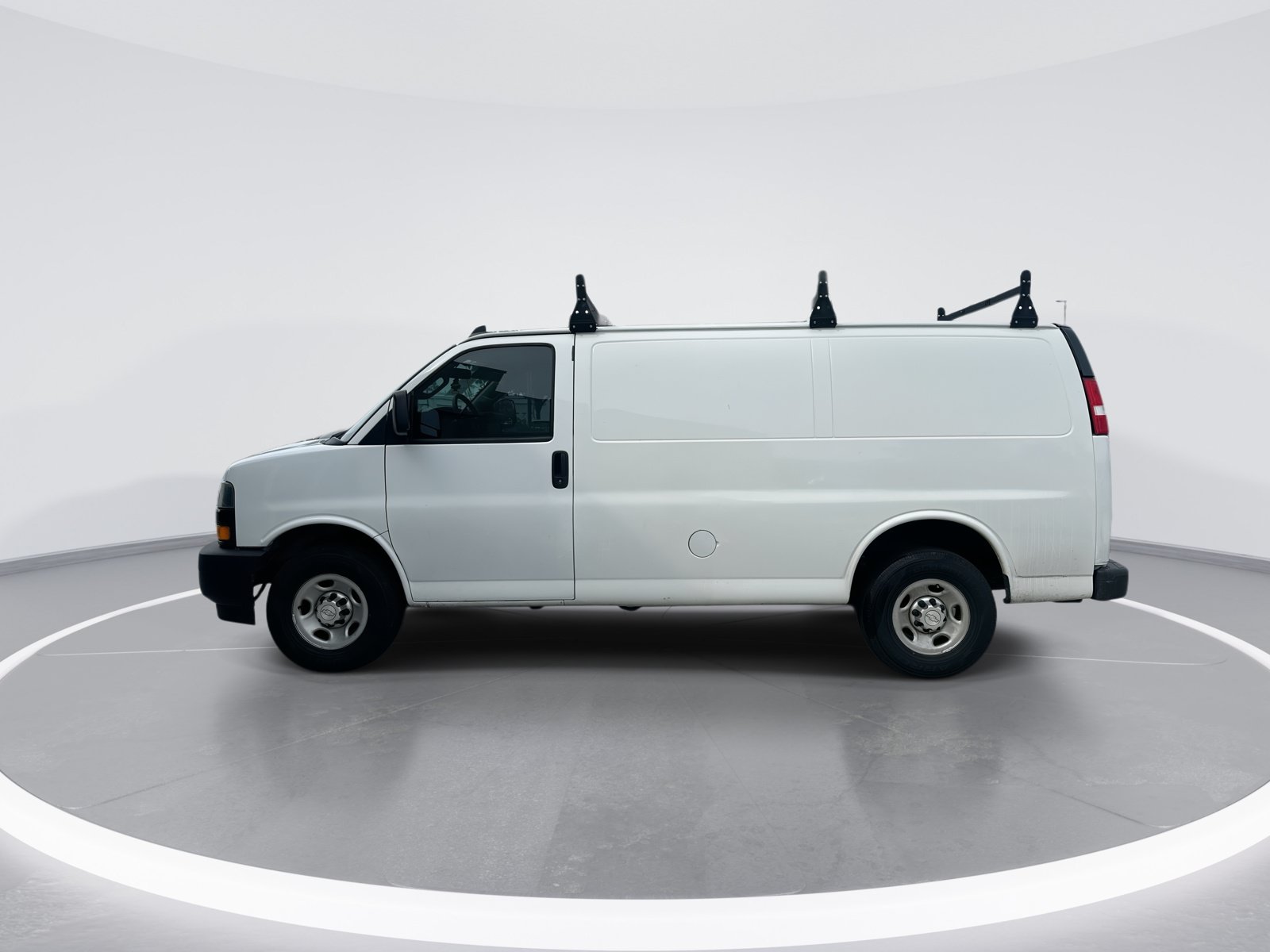 Used 2018 Chevrolet Express 2500 RWD image 6