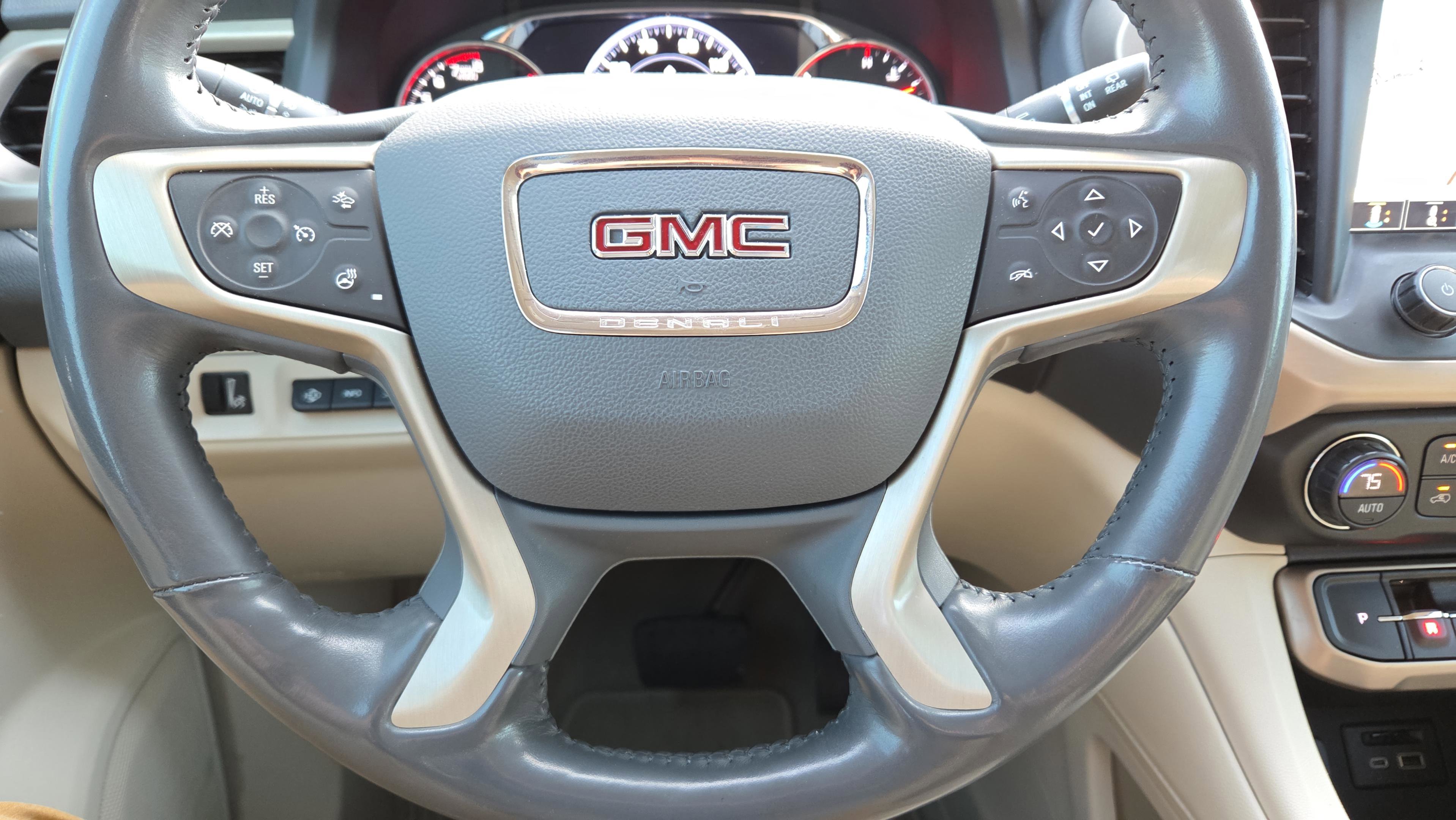 Used 2021 GMC Acadia Denali w/ Denali Technology Package image 13