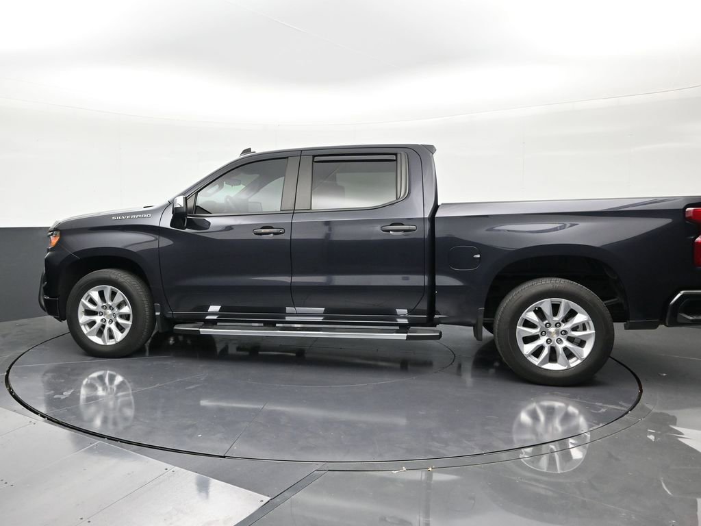 Used 2023 Chevrolet Silverado 1500 Custom image 2