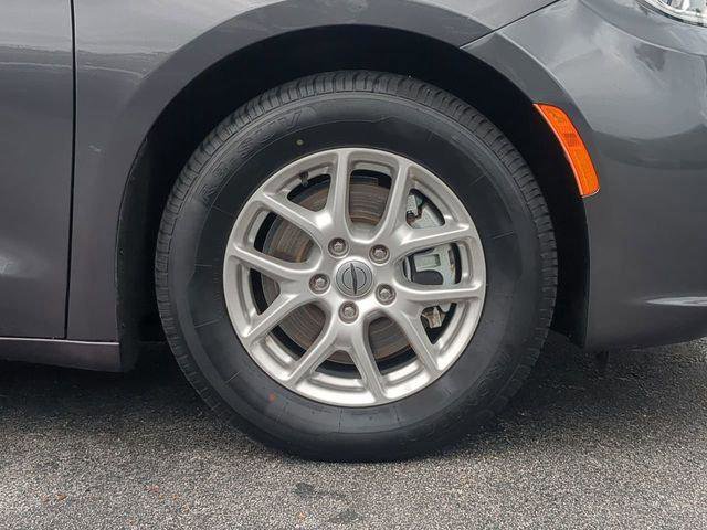 Certified 2023 Chrysler Pacifica Touring-L FWD image 11