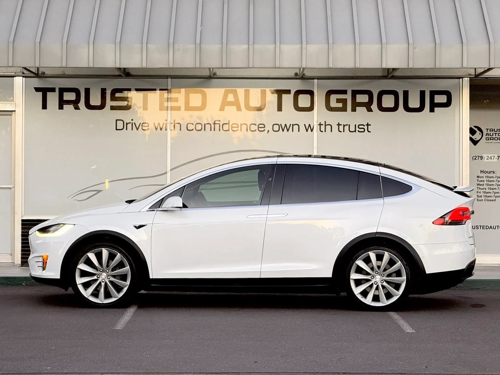 Used 2017 Tesla Model X 100D AWD/4WD image 4