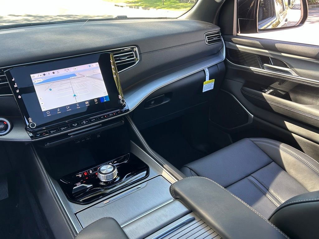 New 2025 Jeep Wagoneer L Series II w/ Premium Group I image 12
