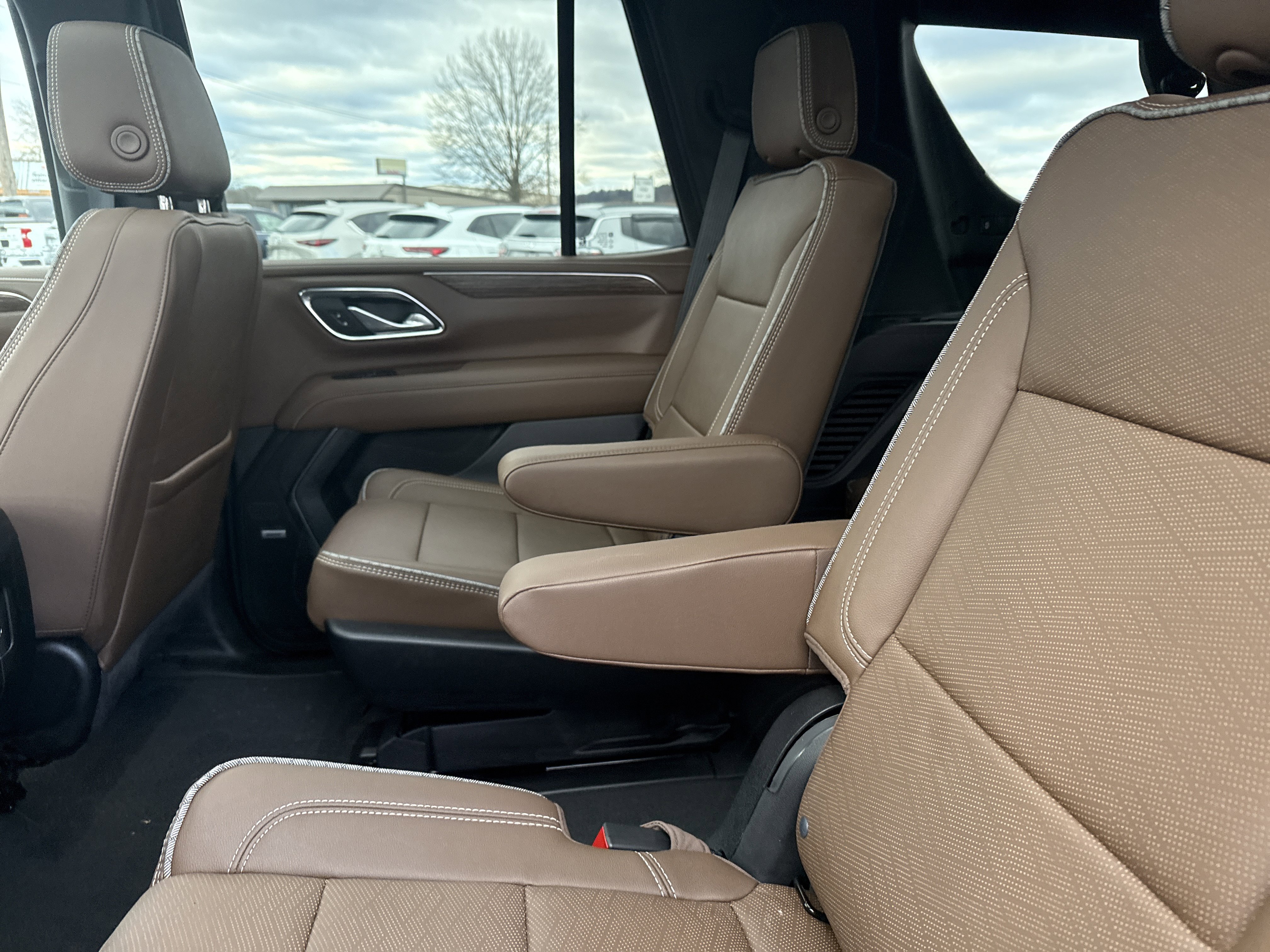 Used 2024 Chevrolet Tahoe High Country image 13