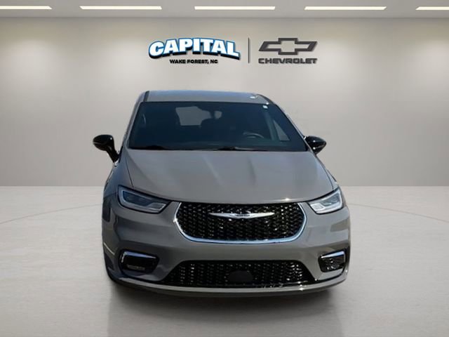 Used 2025 Chrysler Pacifica Select image 8