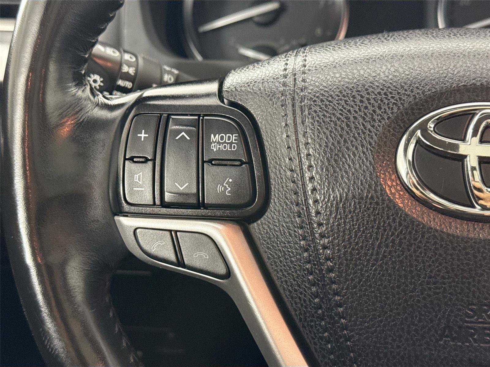 Used 2019 Toyota Highlander Limited Platinum AWD/4WD image 18