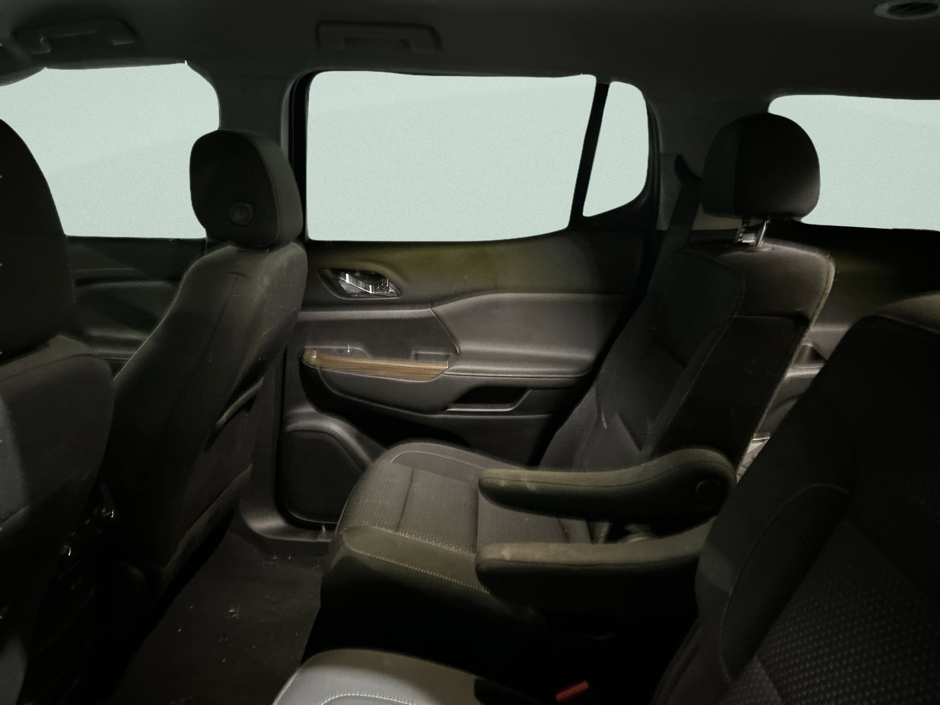 Used 2023 GMC Acadia SLE w/ Driver Convenience Package image 24