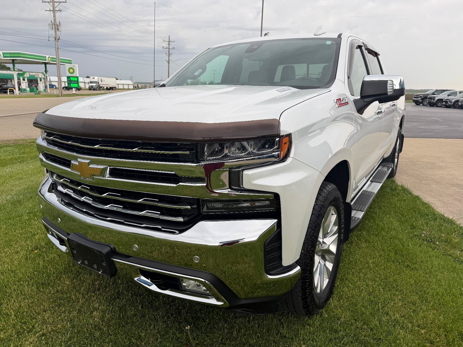 Used 2022 Chevrolet Silverado 1500 LTZ AWD/4WD image 3
