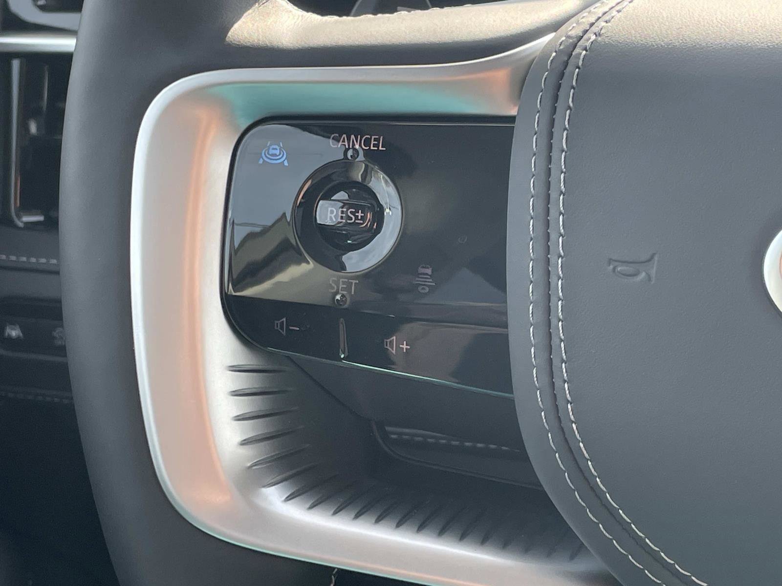 Certified 2025 INFINITI QX80 Sensory image 27