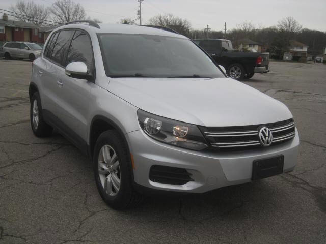 Used 2016 Volkswagen Tiguan S image 3