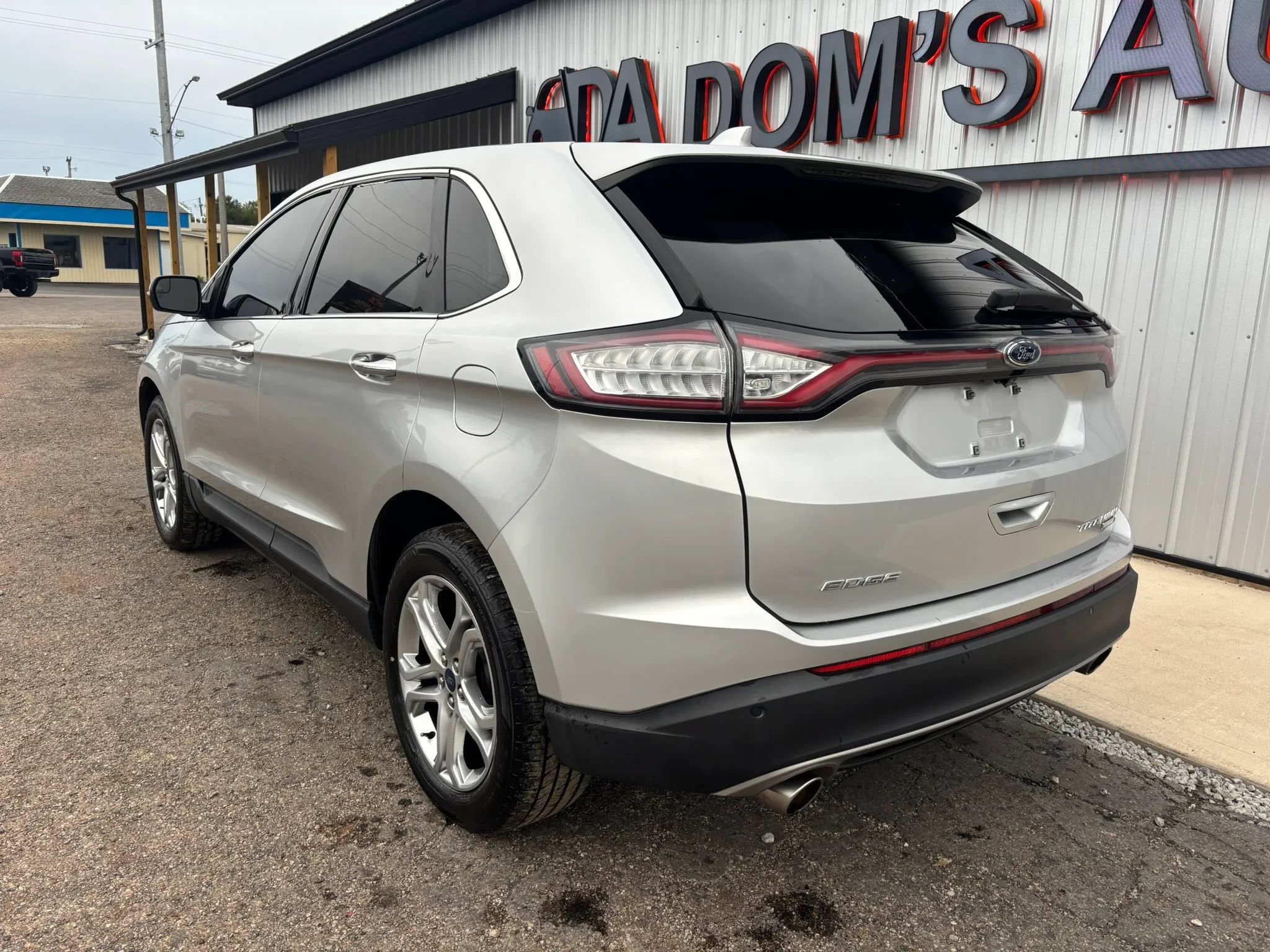 Used 2018 Ford Edge Titanium w/ Equipment Group 301A FWD image 3