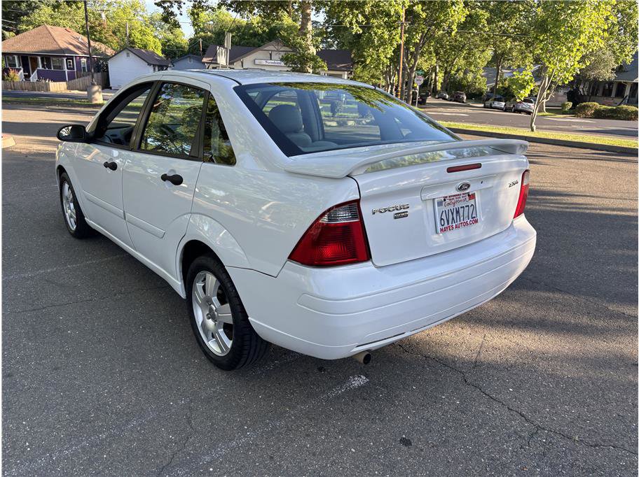Used 2005 Ford Focus SES FWD image 8