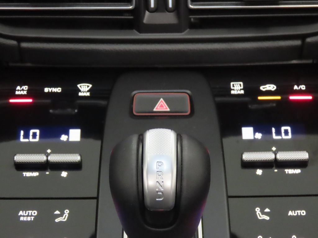 Certified 2026 Porsche Macan AWD/4WD image 26