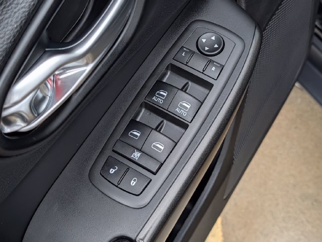 Used 2021 Jeep Cherokee Trailhawk AWD/4WD image 18