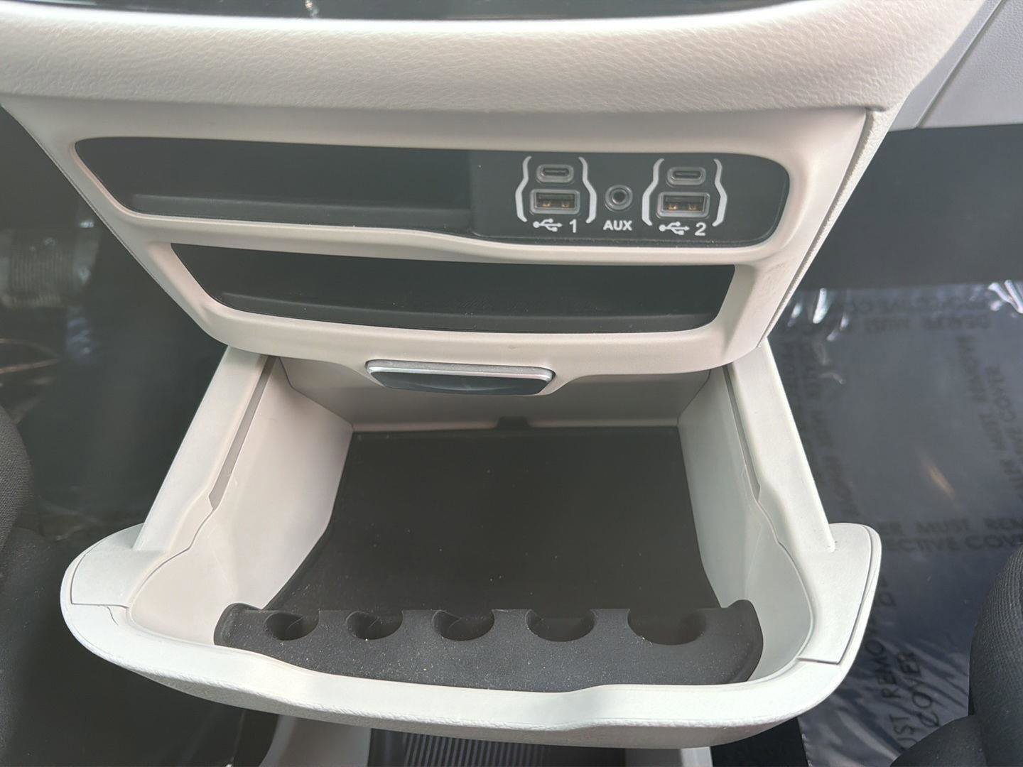 Used 2024 Chrysler Voyager LX FWD image 30