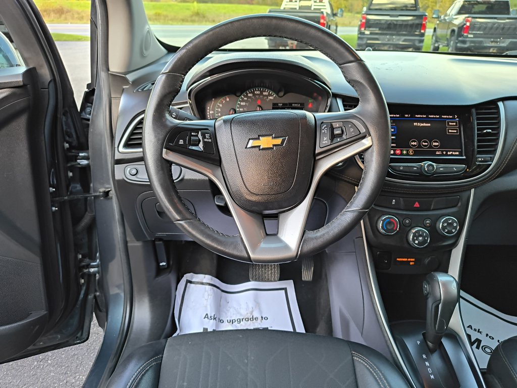 Used 2022 Chevrolet Trax LT w/ LT Convenience Package AWD/4WD image 13
