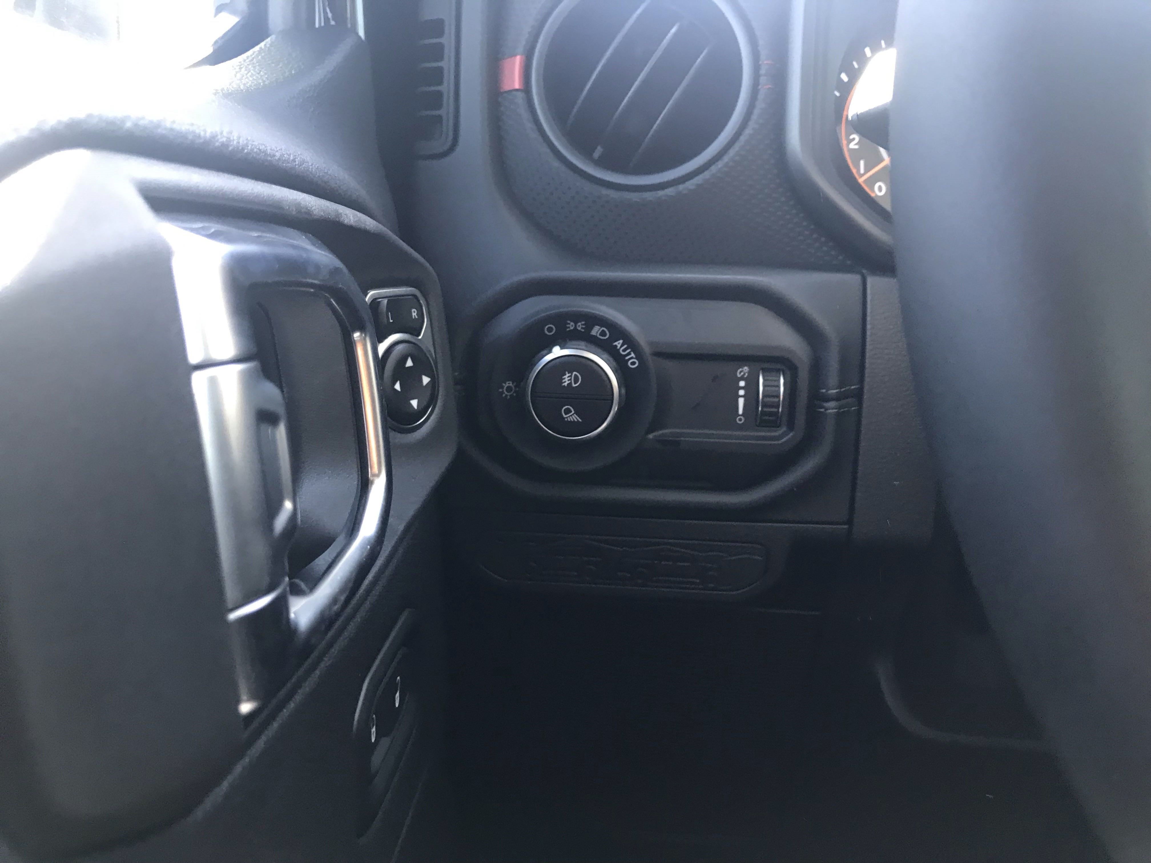 Used 2025 Jeep Gladiator Rubicon AWD/4WD image 26