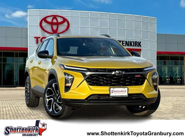 Used 2024 Chevrolet Trax RS w/ Sunroof Package FWD image 1