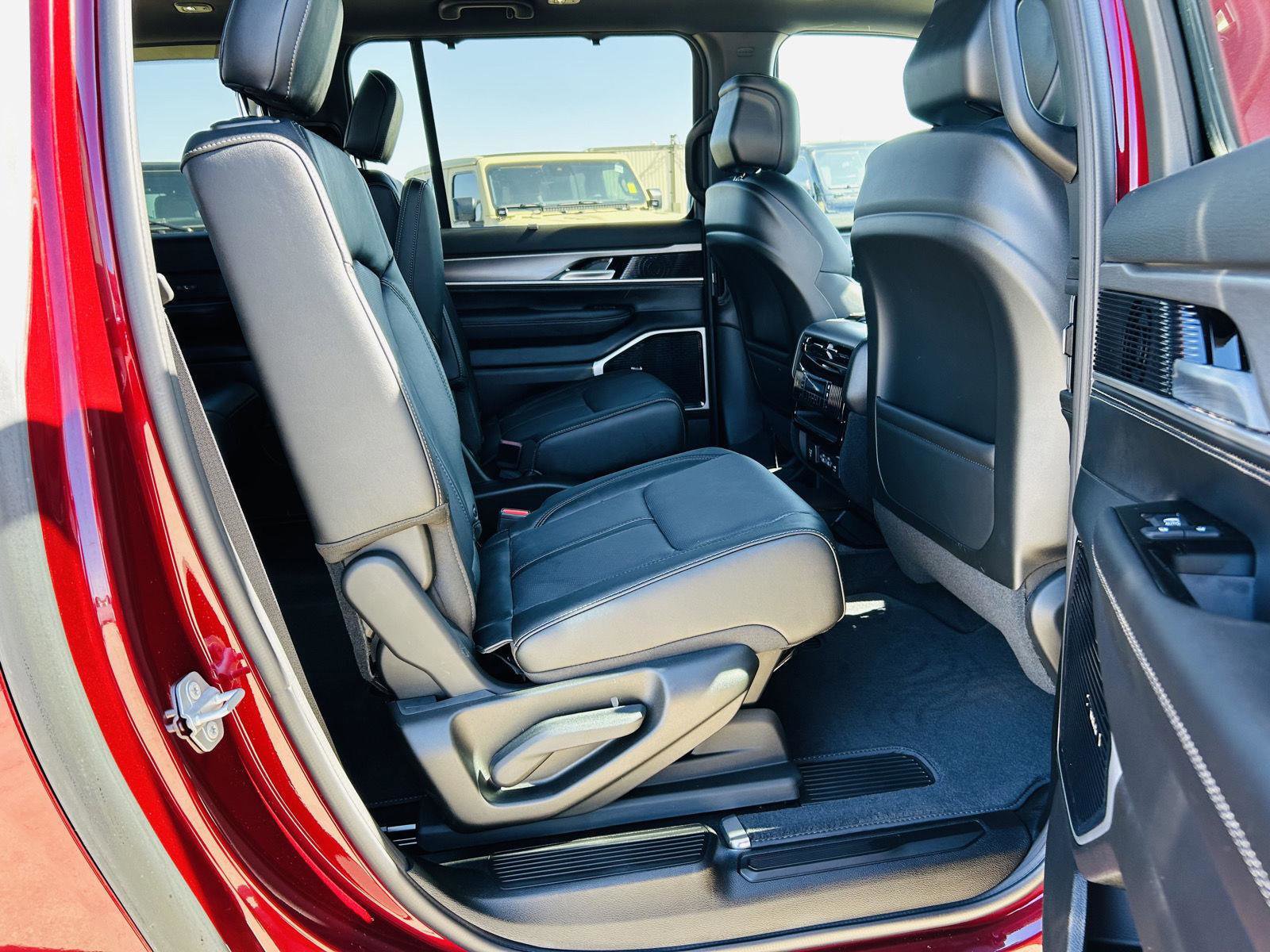 New 2026 Jeep Grand Wagoneer L Limited AWD/4WD image 40