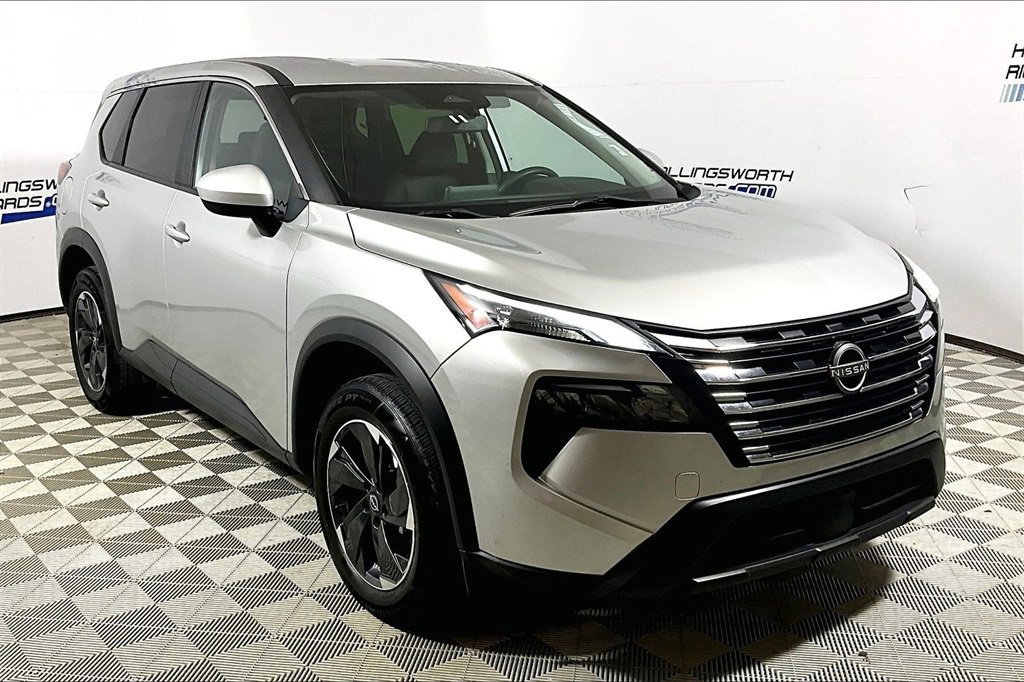 Used 2024 Nissan Rogue SV image 3