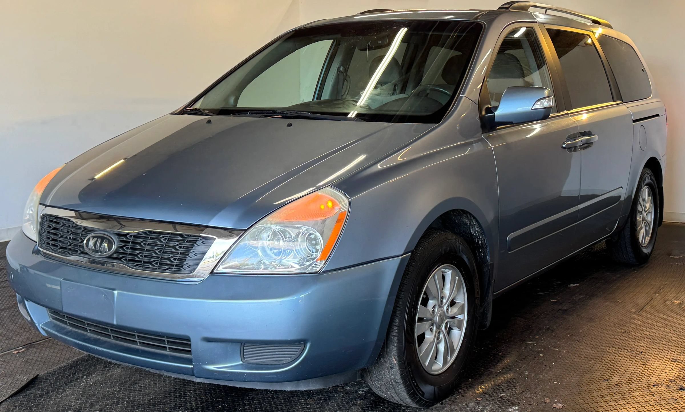 Used 2012 Kia Sedona LX w/ PWR Pkg FWD image 2