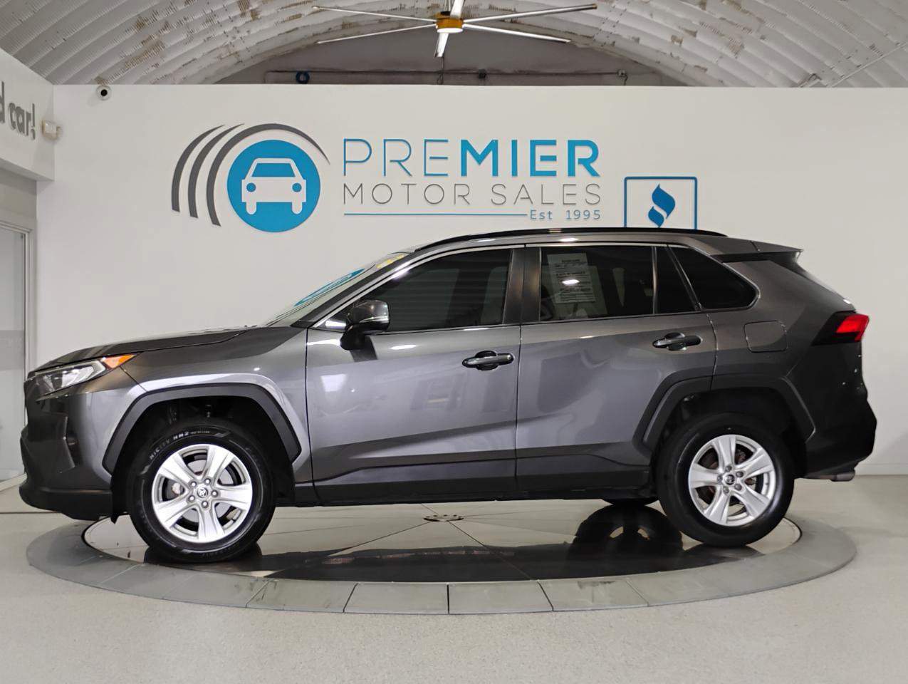 Used 2021 Toyota RAV4 XLE FWD image 3