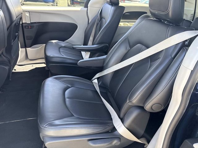 Used 2024 Chrysler Pacifica Limited FWD image 16