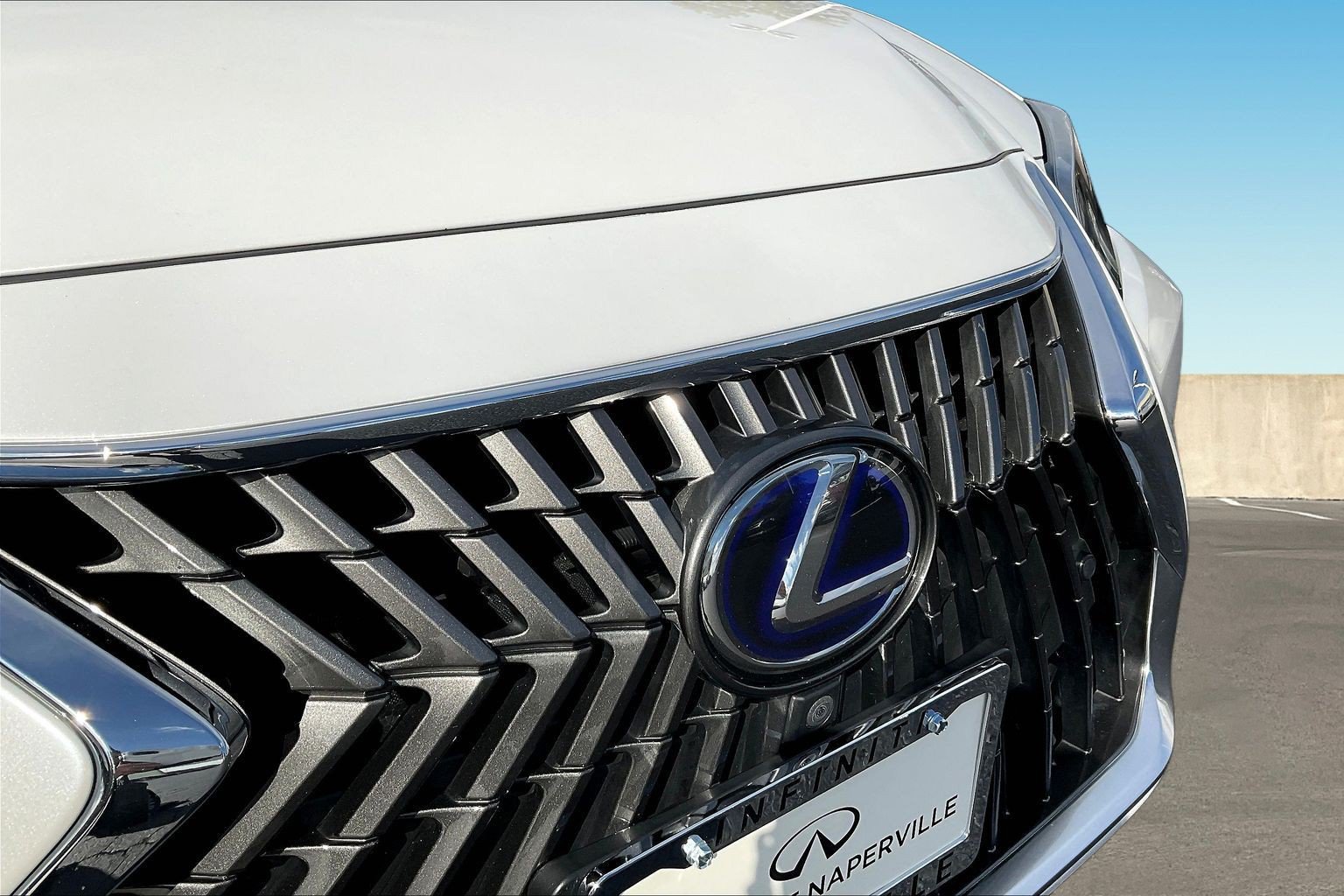 Used 2022 Lexus ES 300h w/ Accessory Package FWD image 32