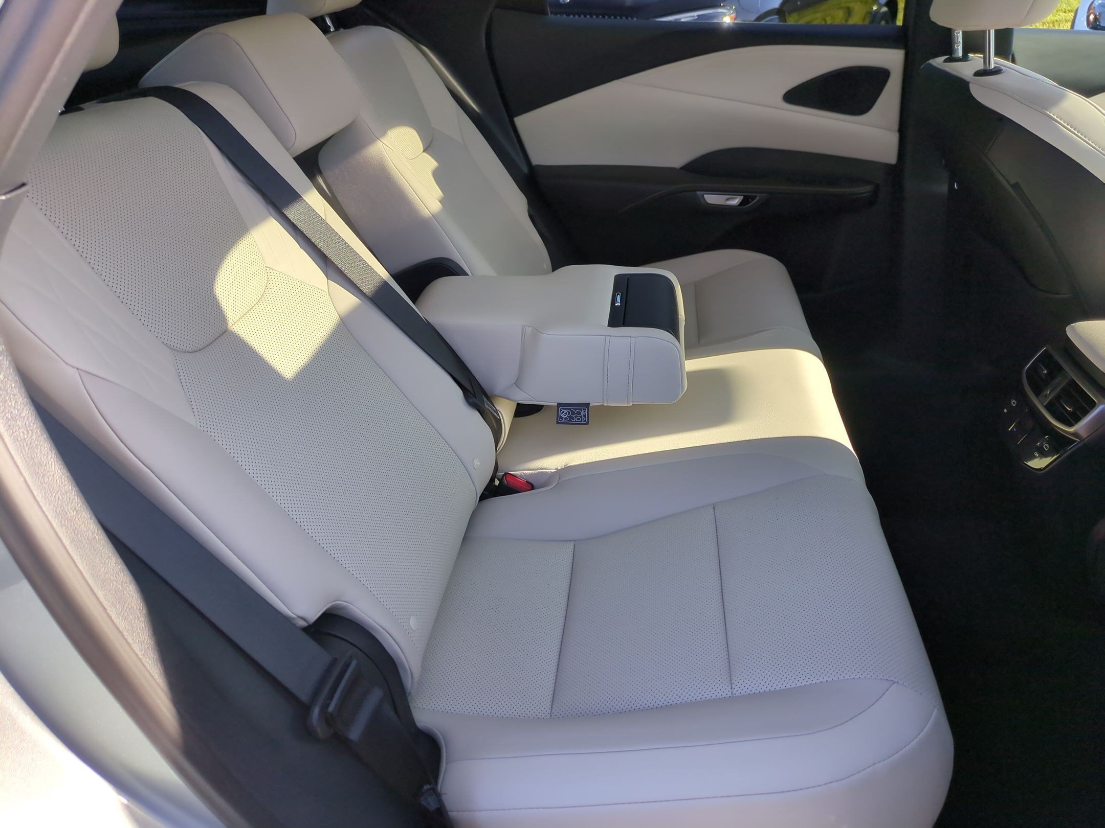 Used 2024 Lexus RX 350h w/ Accessory Package (Z1) AWD/4WD image 33