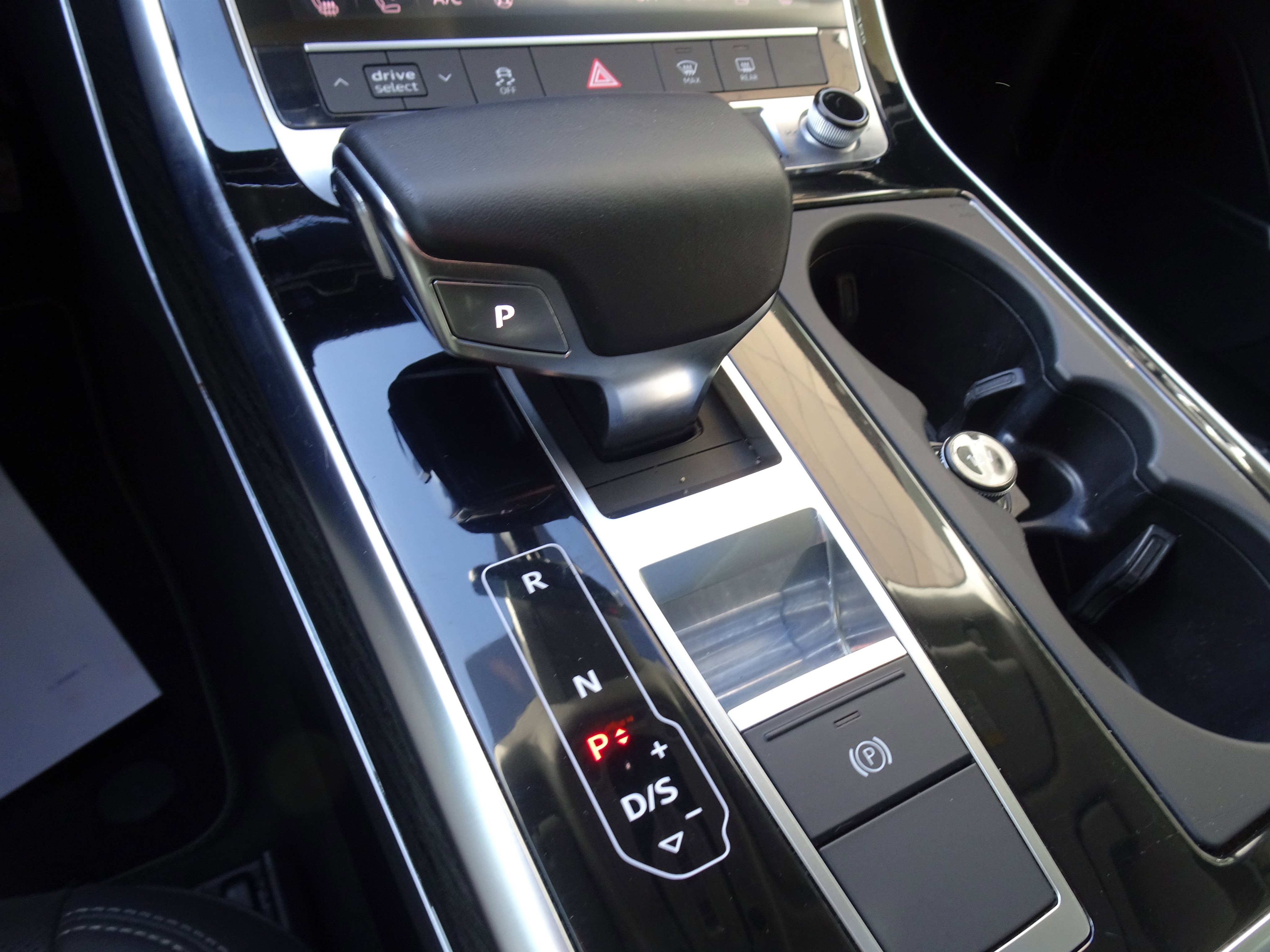 Used 2019 Audi Q8 Premium Plus w/ Premium Plus image 19