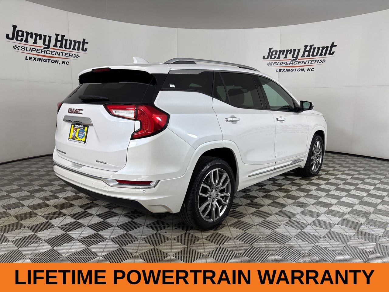 Used 2023 GMC Terrain Denali w/ Denali Premium Package image 5