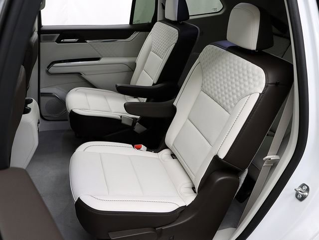 Certified 2024 GMC Acadia Denali w/ Super Cruise Package image 10