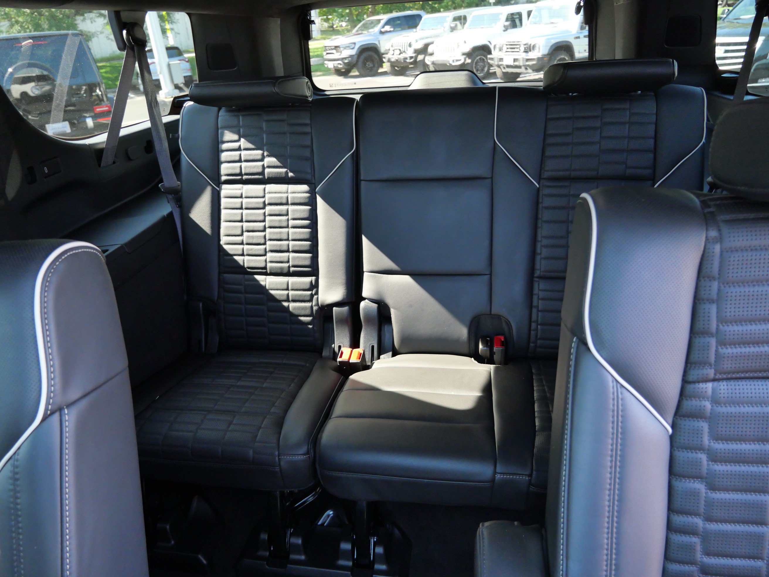 Used 2023 Cadillac Escalade ESV Sport Platinum w/ LPO, ONYX Package AWD/4WD image 17