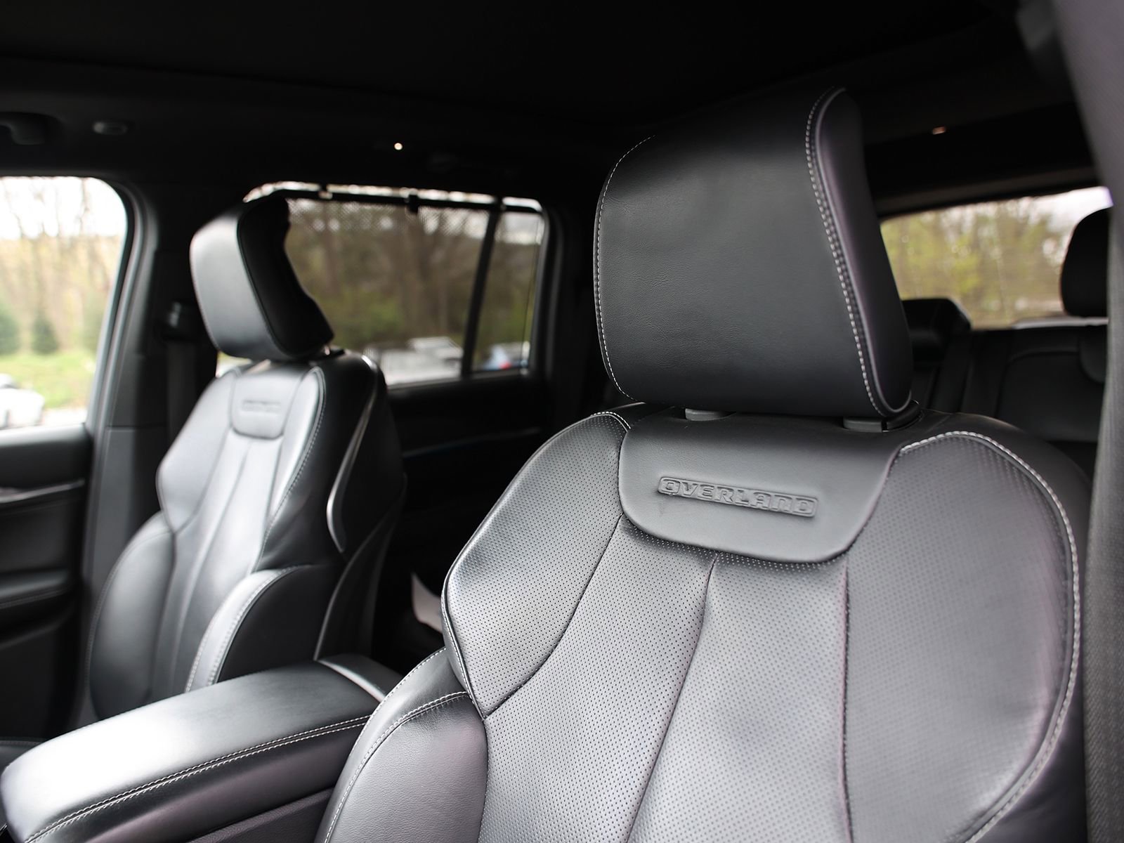 Used 2022 Jeep Grand Cherokee Overland w/ Advanced Protech Group III AWD/4WD image 23