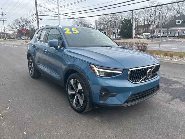 Certified 2025 Volvo XC40 B5 Plus image 6