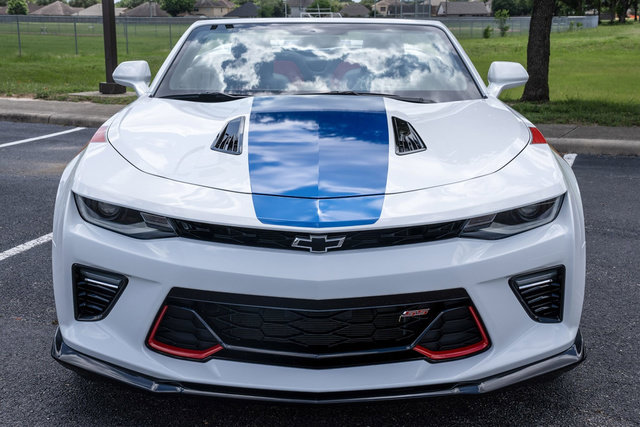 Used 2017 Chevrolet Camaro SS RWD image 13