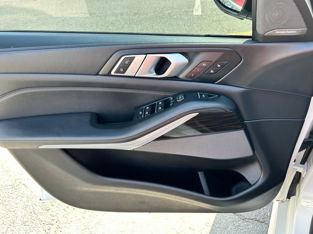 Used 2019 BMW X5 xDrive40i w/ M Sport Package image 18