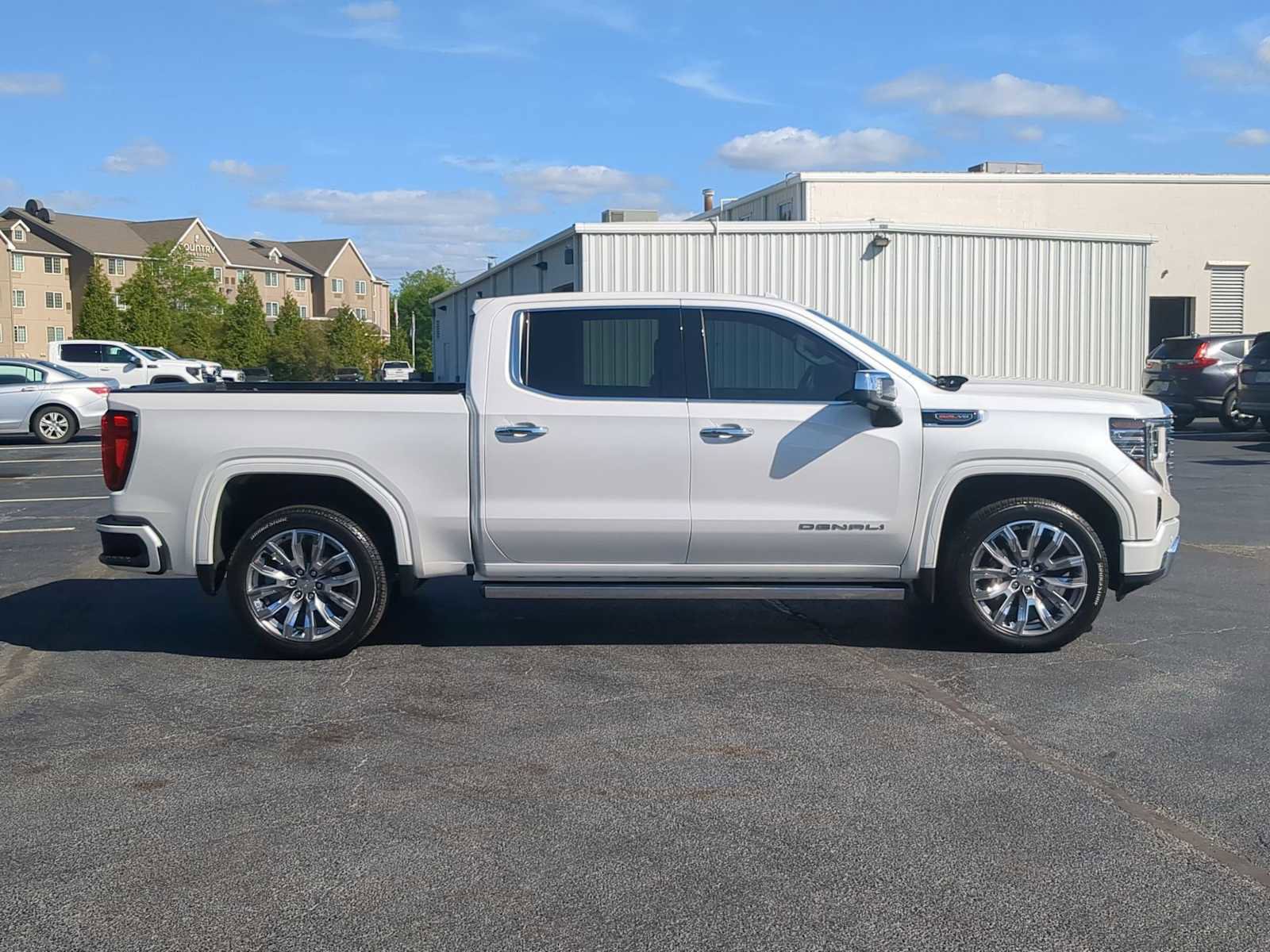 Used 2025 GMC Sierra 1500 Denali w/ Denali Reserve Package AWD/4WD image 9