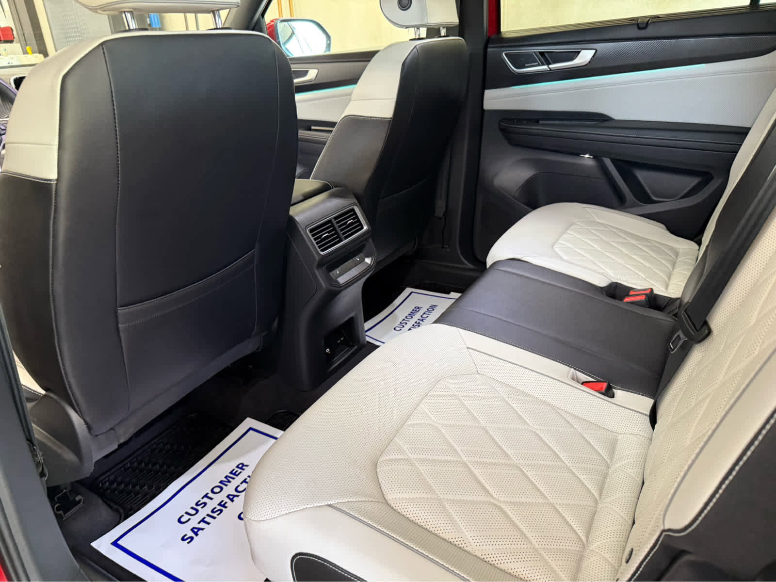 Used 2024 Volkswagen Atlas Cross Sport SEL Premium R-Line image 24