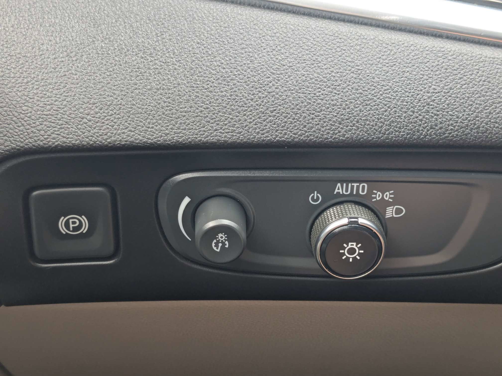 Used 2020 Buick Enclave Premium w/ Sun and Sites Package FWD image 30