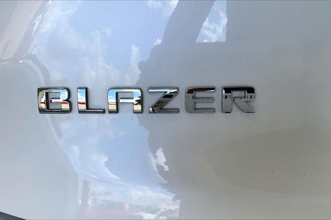 Used 2021 Chevrolet Blazer Premier w/ Driver Confidence II Package FWD image 31