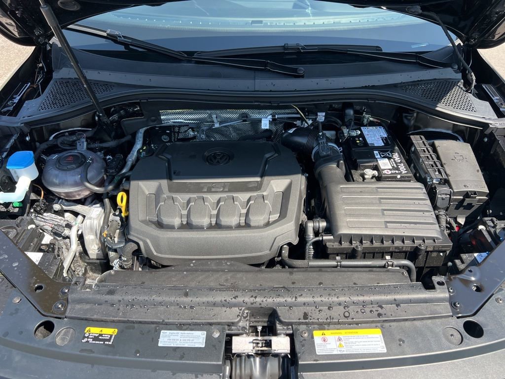 Certified 2024 Volkswagen Tiguan SE R-Line AWD/4WD image 11