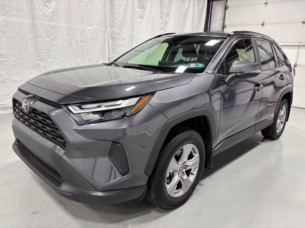 Used 2025 Toyota RAV4 XLE AWD/4WD image 3